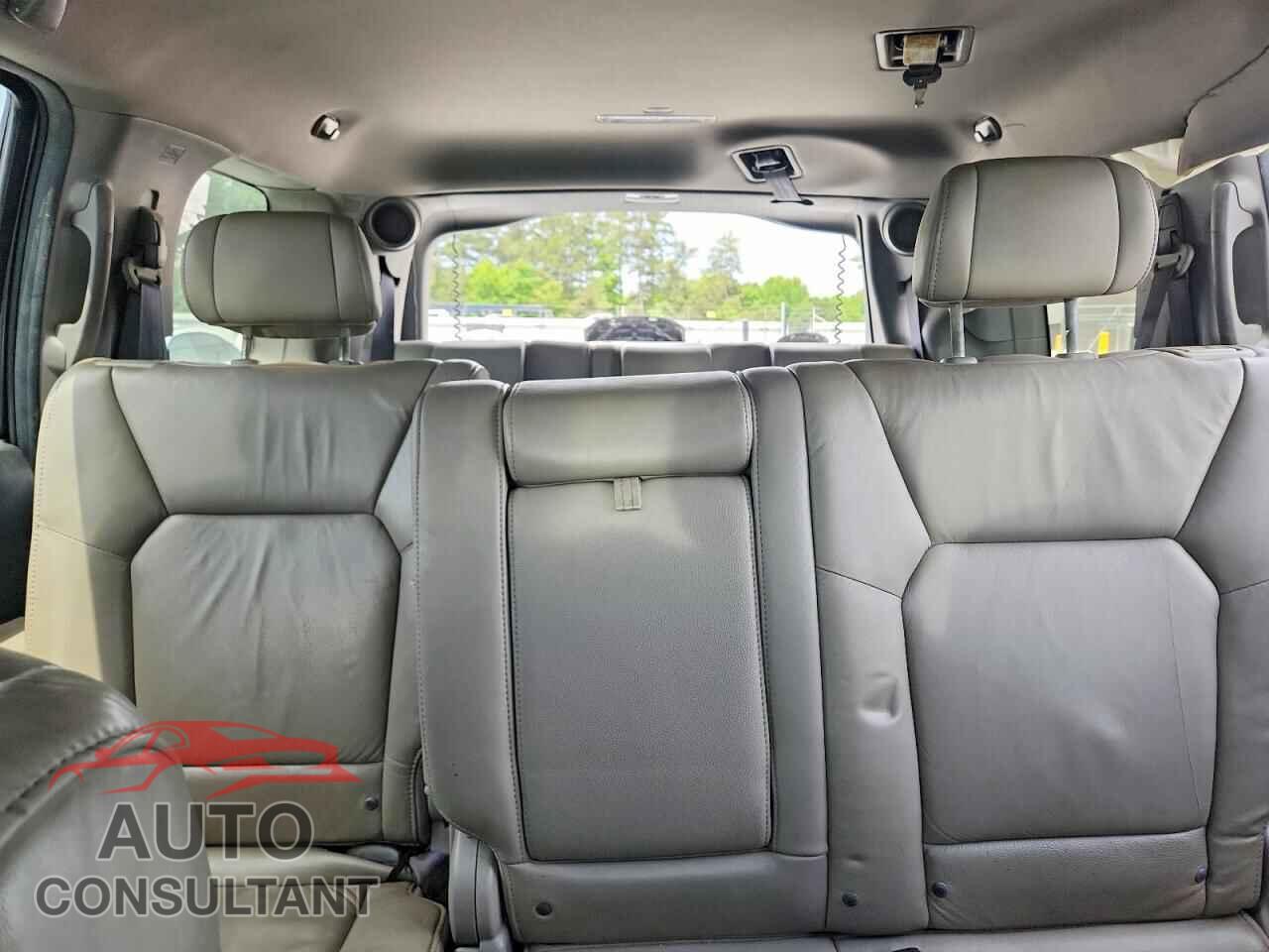 HONDA PILOT 2011 - 5FNYF4H93BB101856
