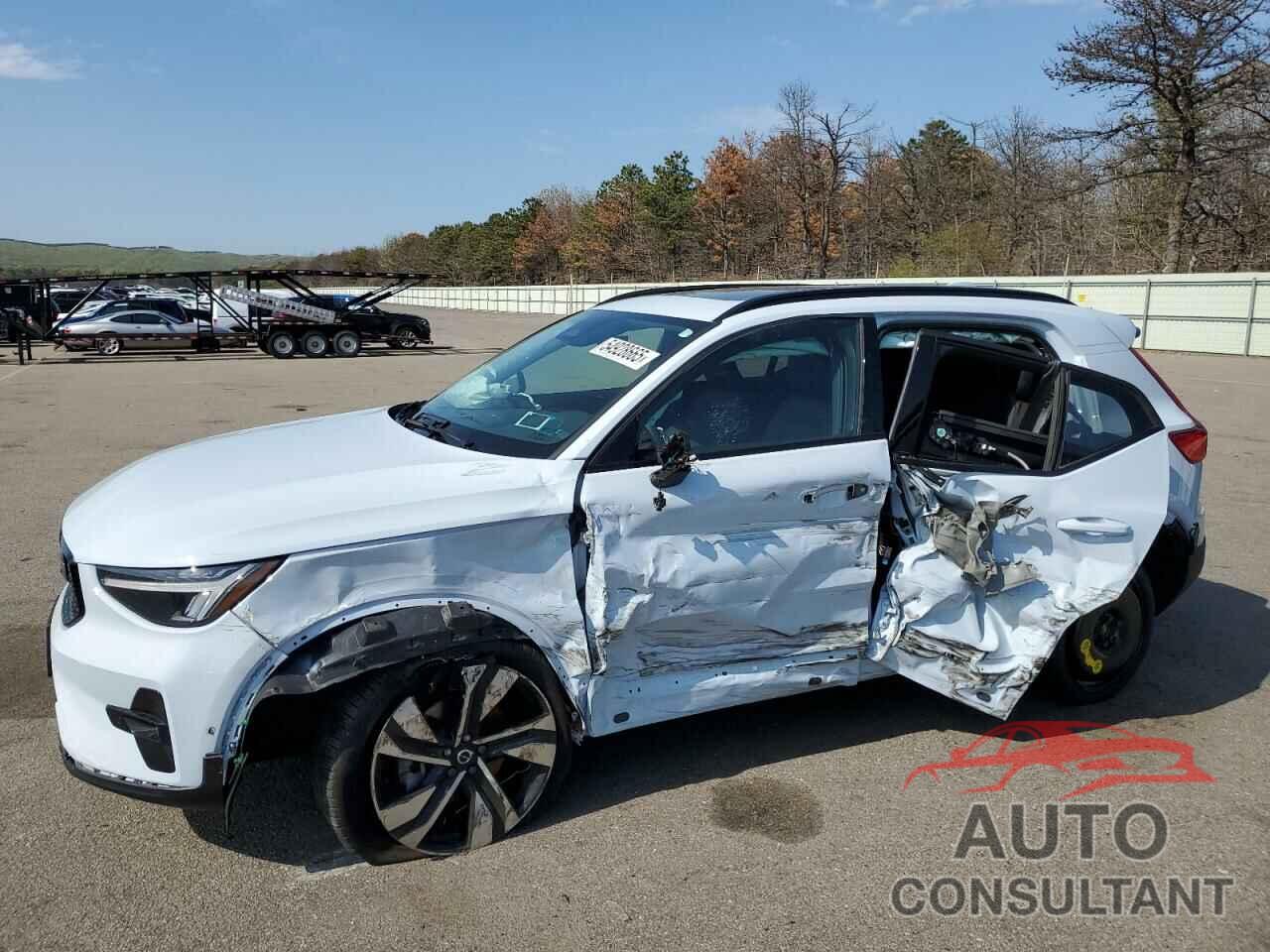 VOLVO XC40 PLUS 2024 - YV4L12UL7R2256399