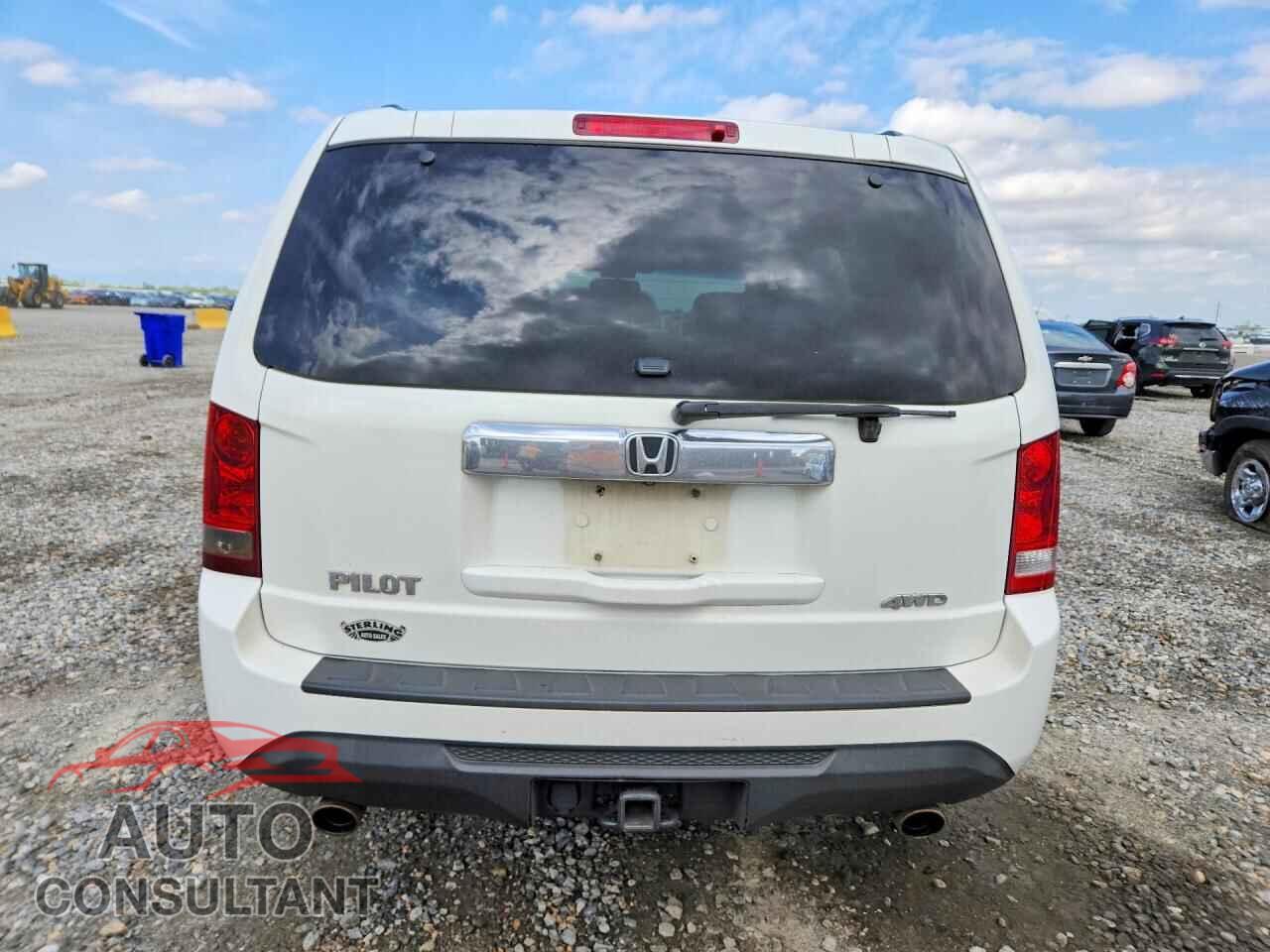 HONDA PILOT 2013 - 5FNYF4H72DB015844
