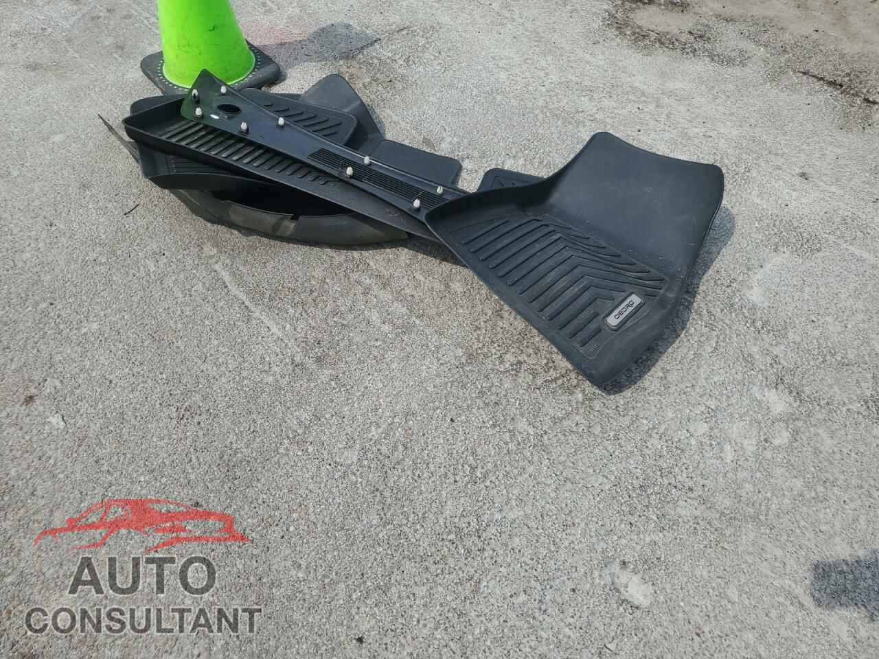 TESLA MODEL 3 2020 - 5YJ3E1EA0LF598635