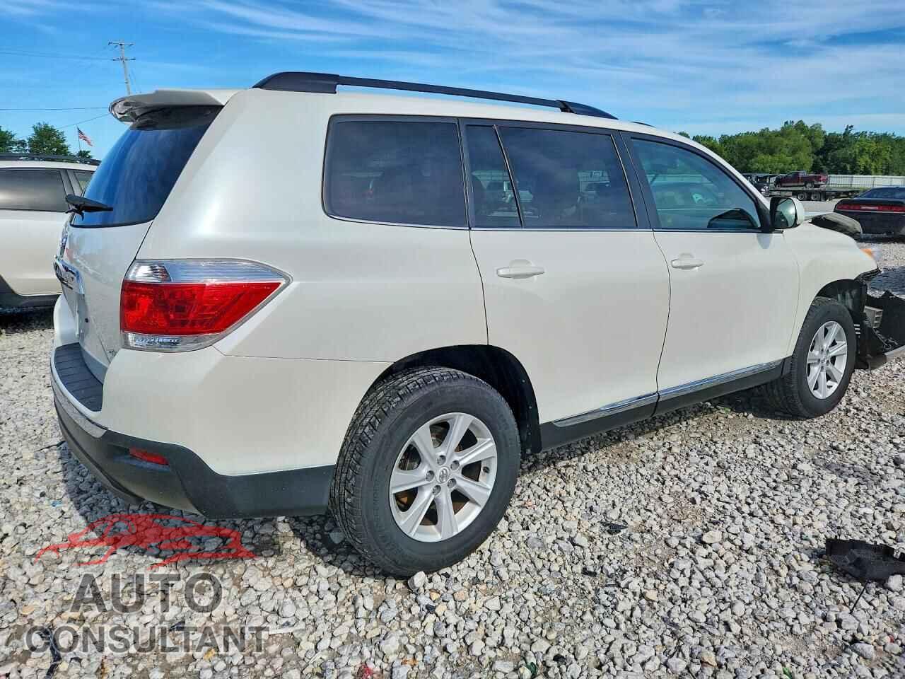 TOYOTA HIGHLANDER 2013 - 5TDBK3EH8DS189695