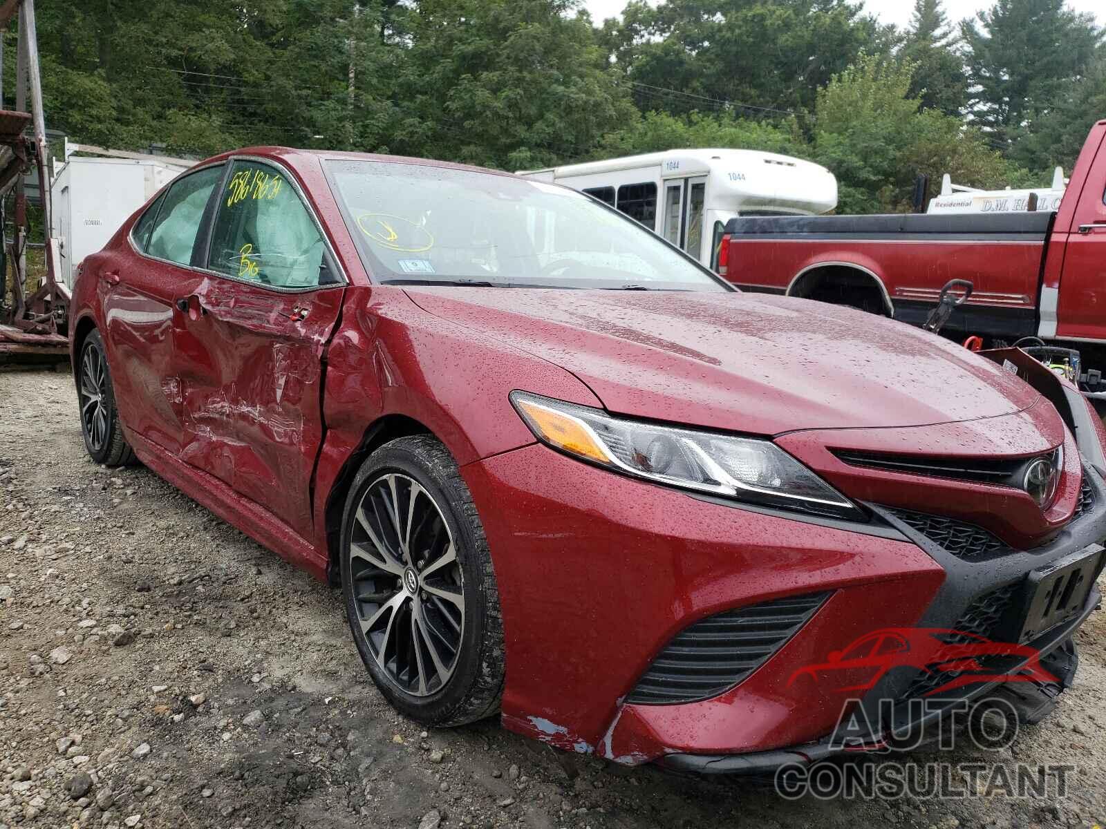TOYOTA CAMRY 2018 - 4T1B11HK1JU577921