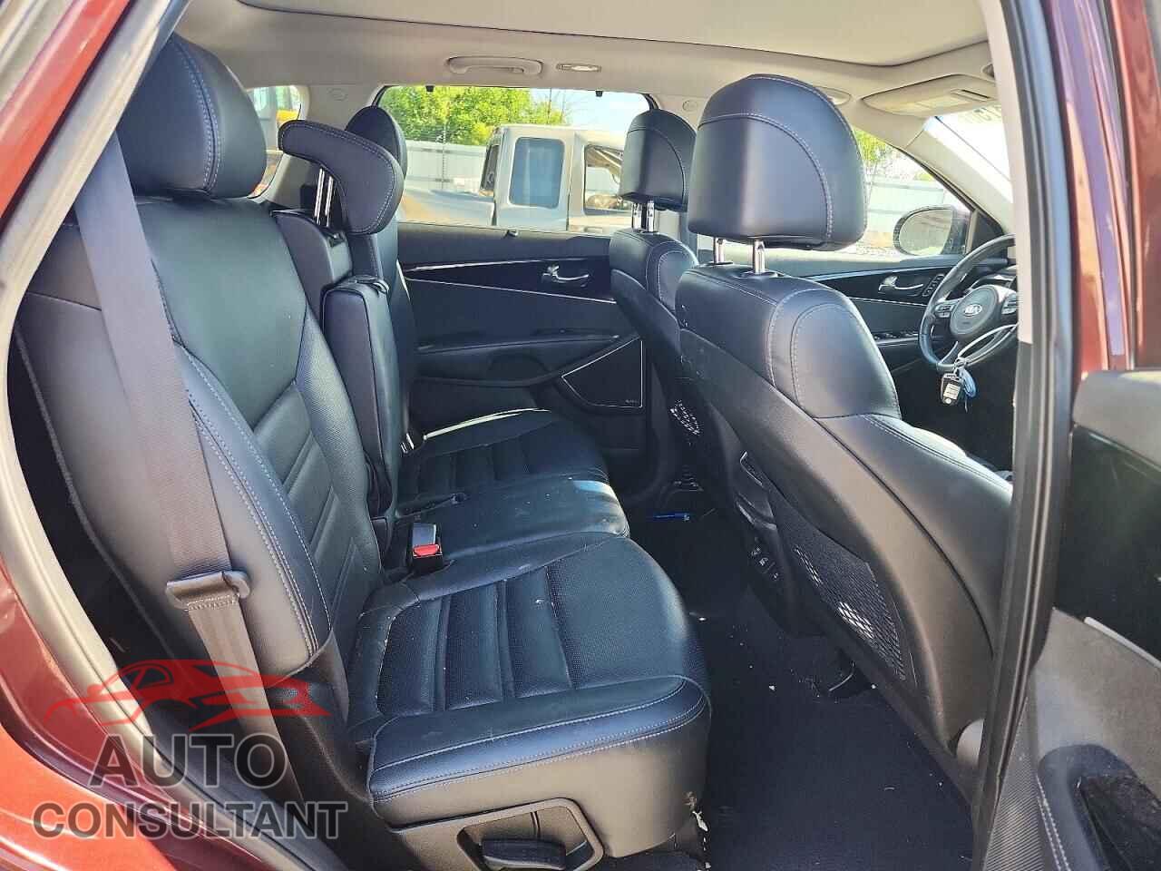 KIA SORENTO 2017 - 5XYPKDA51HG310304