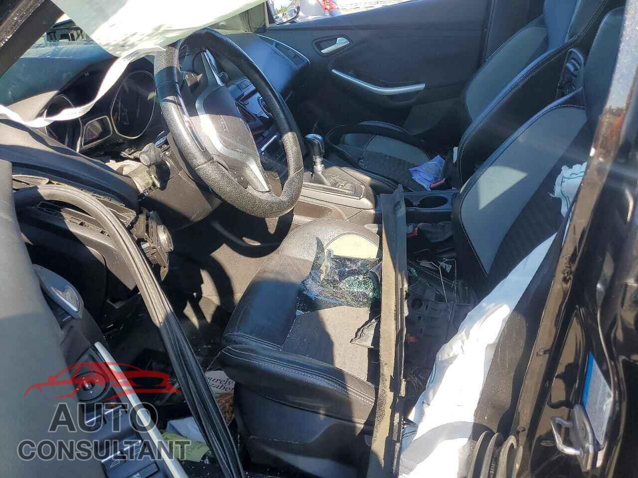 FORD FOCUS 2013 - 1FADP3L96DL208077