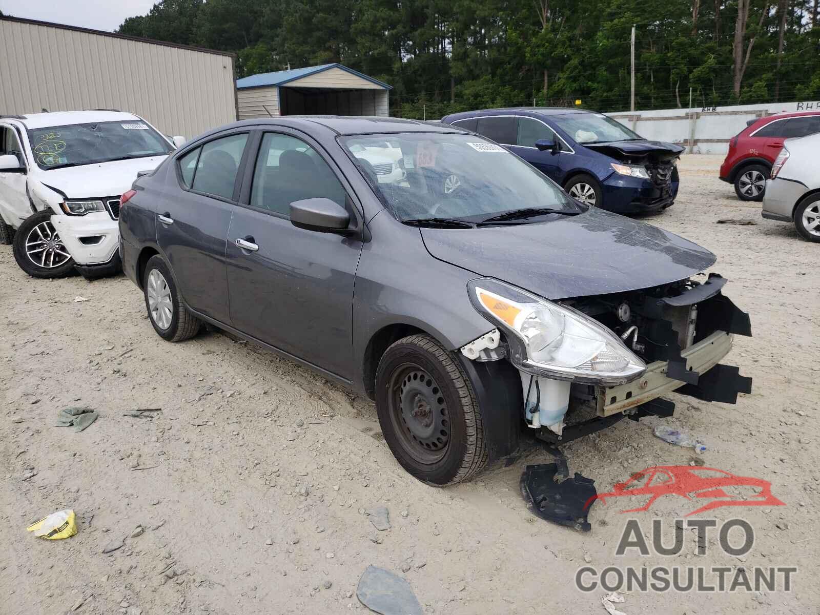 NISSAN VERSA 2018 - 3N1CN7AP0JL801862