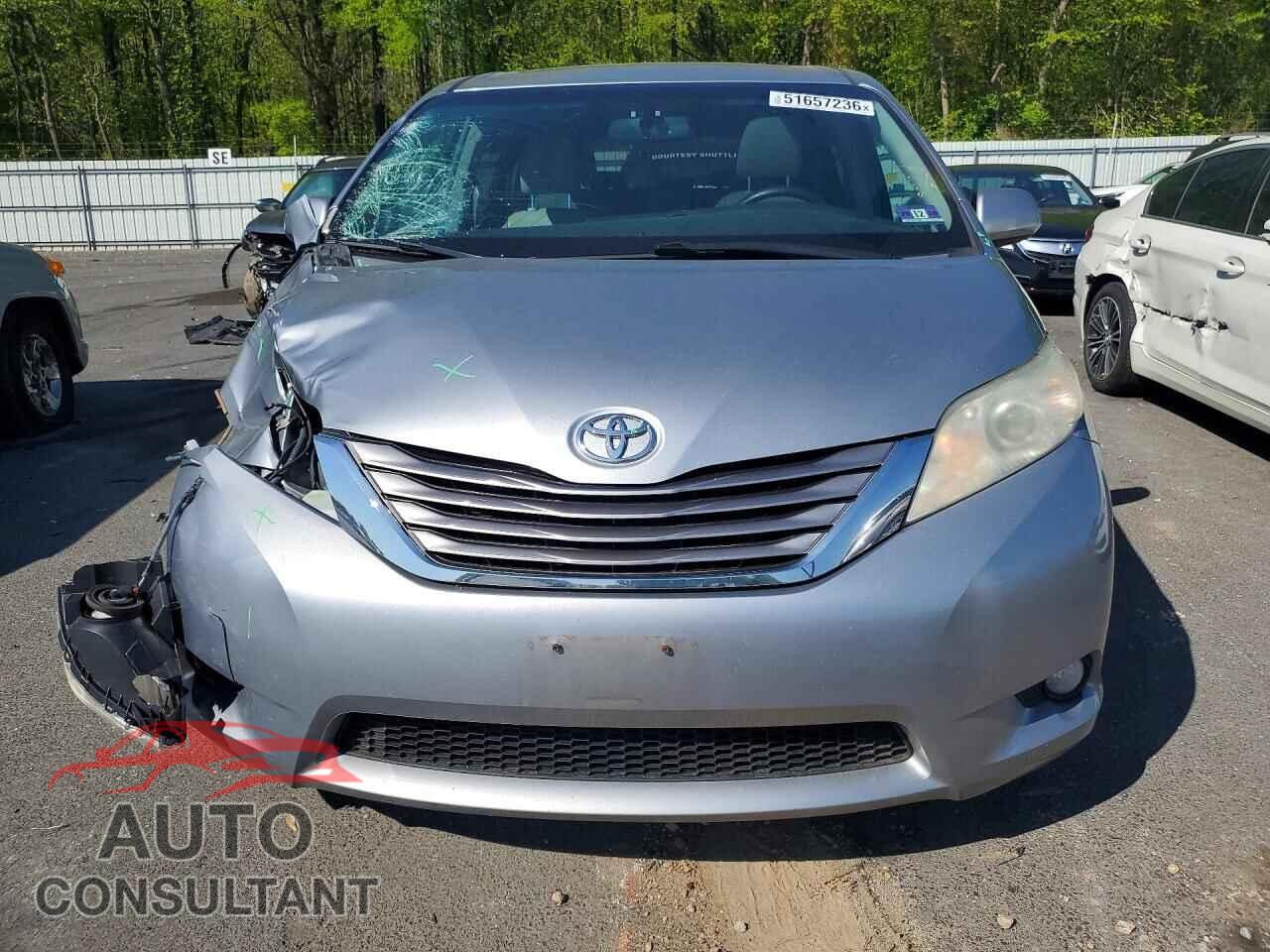 TOYOTA SIENNA 2017 - 5TDYZ3DC2HS847870