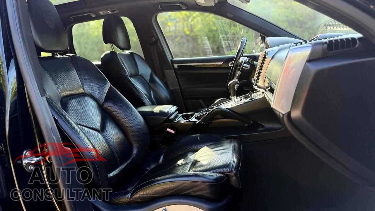 PORSCHE CAYENNE 2017 - WP1AA2A21HKA86947