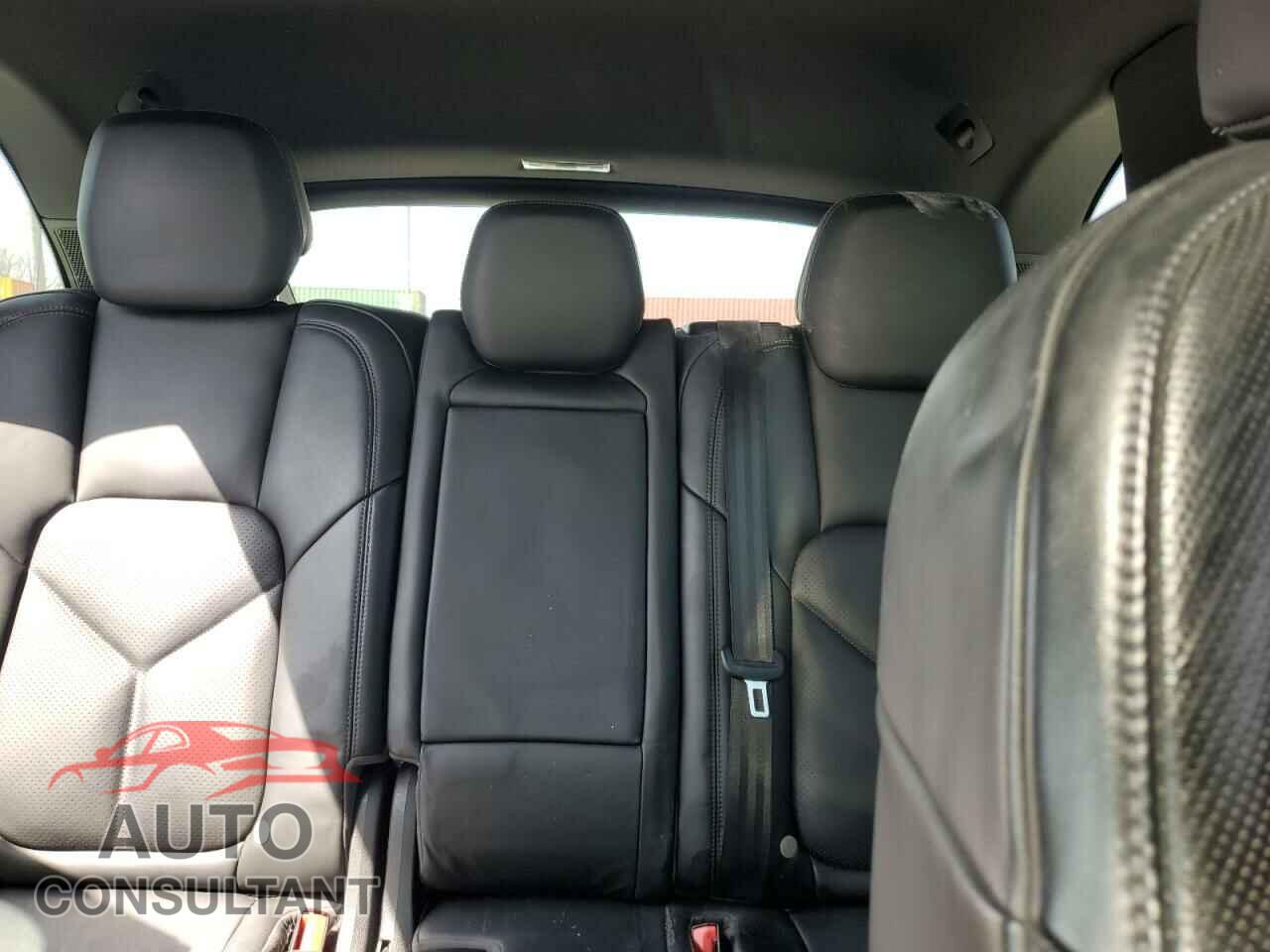 PORSCHE CAYENNE 2015 - WP1AF2A20FLA42320