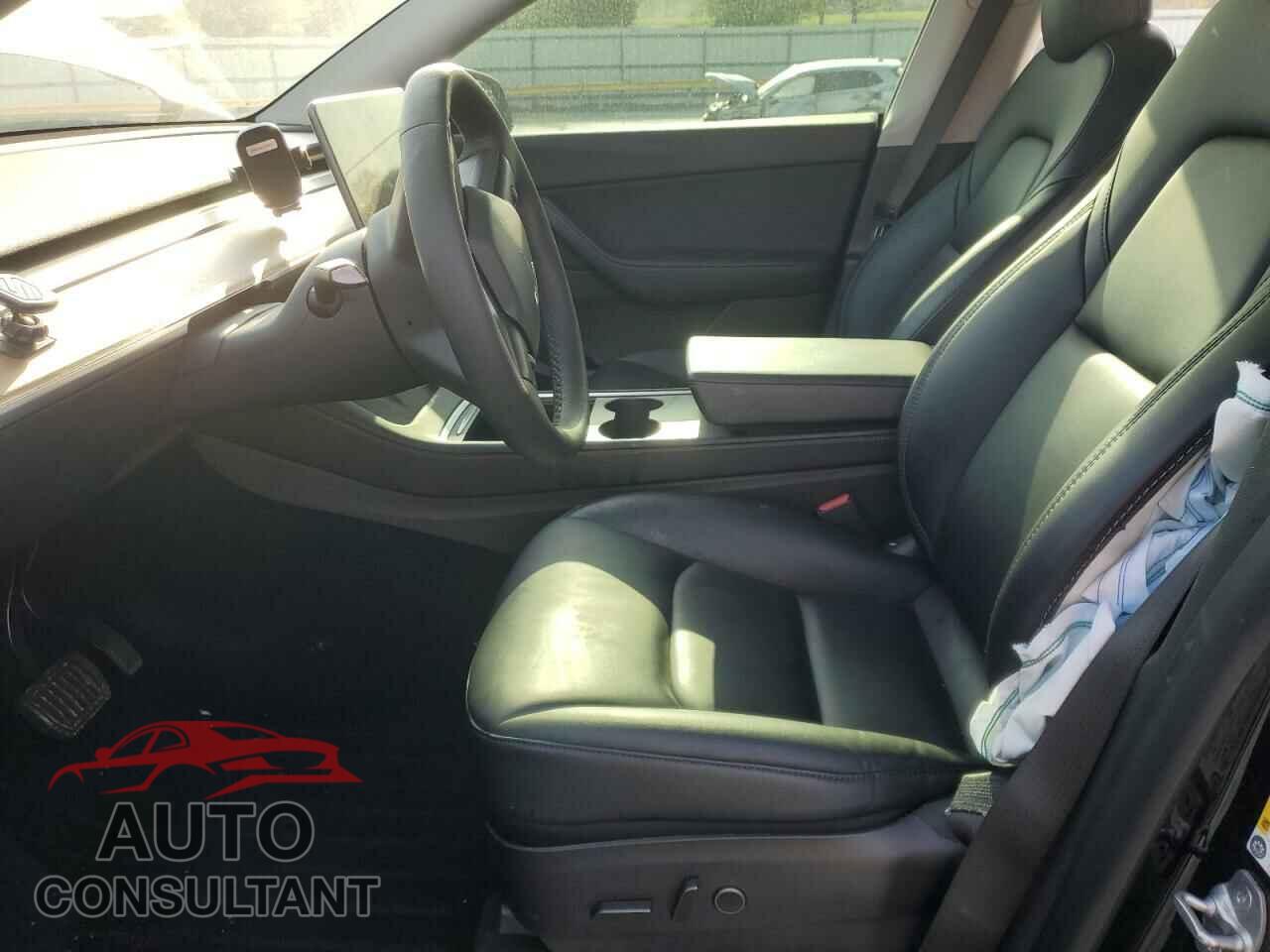 TESLA MODEL Y 2021 - 5YJYGDEEXMF199544