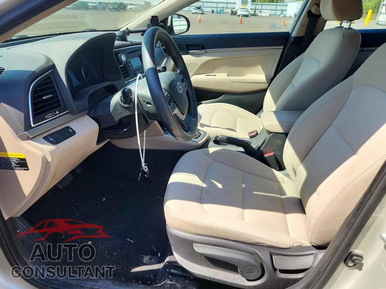 HYUNDAI ELANTRA 2017 - KMHD74LF5HU369876