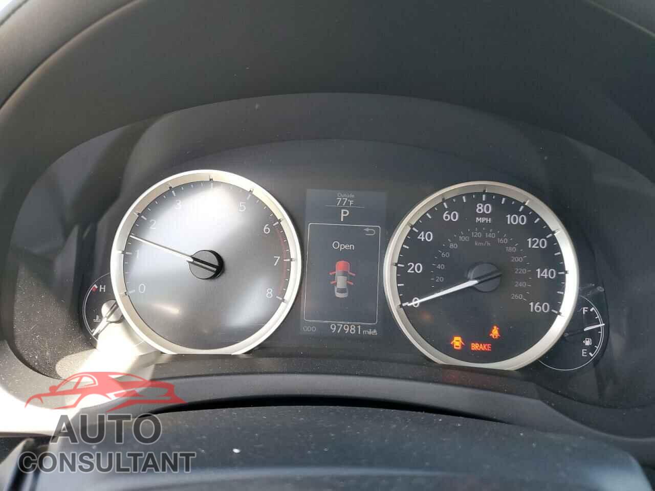 LEXUS IS 2016 - JTHBA1D20G5038041
