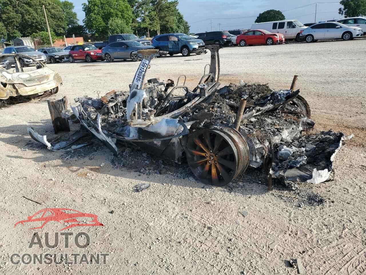 TESLA MODEL S 2013 - 5YJSA1DP8DFP17708
