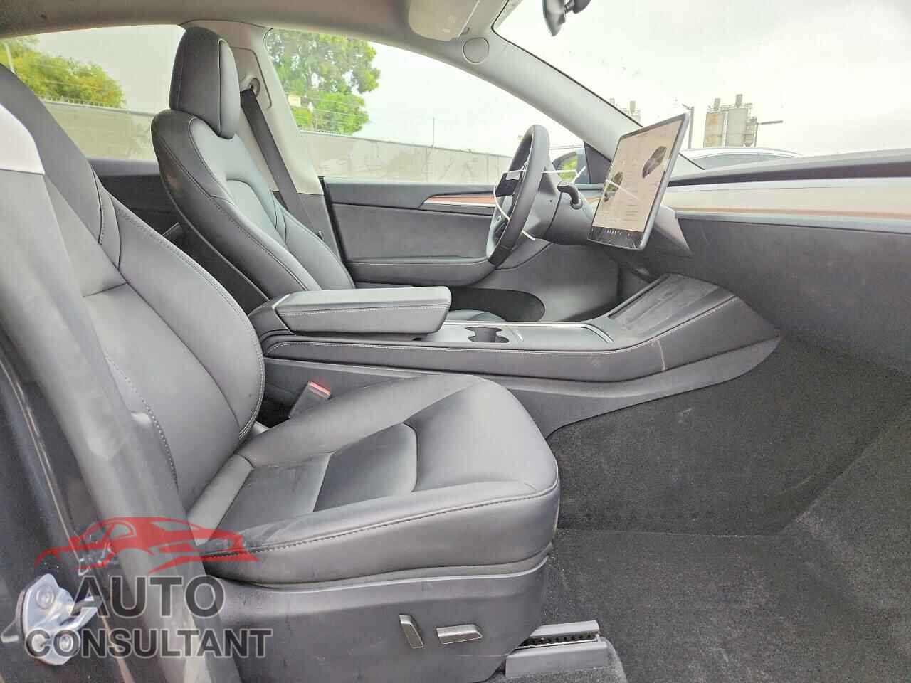 TESLA MODEL Y 2025 - 7SAYGDED0SF253523