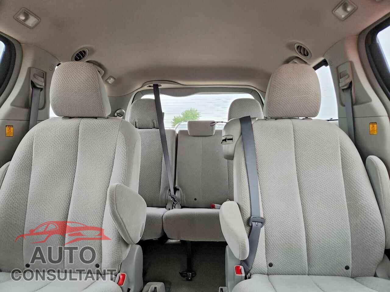 TOYOTA SIENNA 2013 - 5TDKK3DC8DS320744