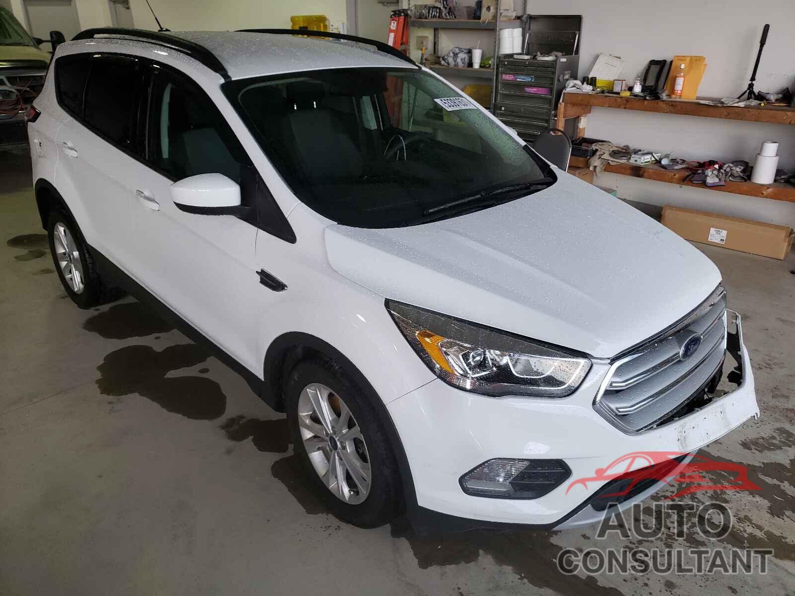 FORD ESCAPE 2017 - 1FMCU9GD0HUC21385