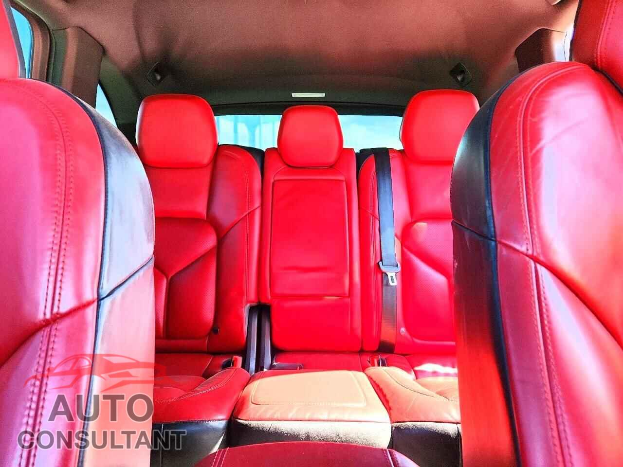 PORSCHE CAYENNE 2016 - WP1AA2A25GLA02315