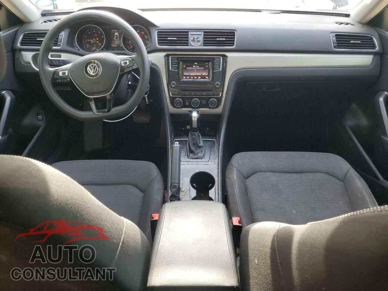 VOLKSWAGEN PASSAT 2017 - 1VWAT7A31HC007771