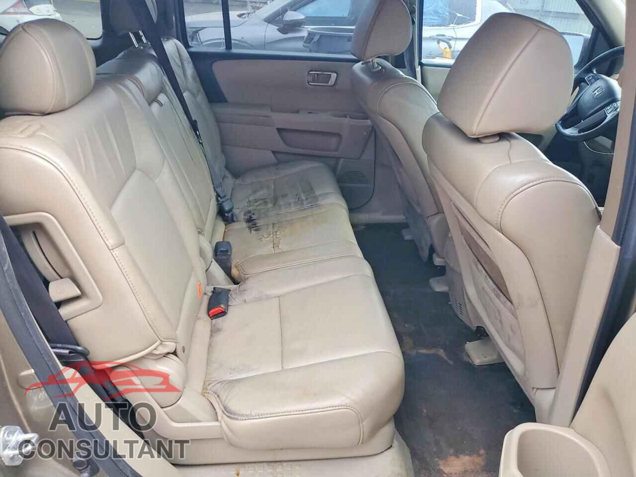 HONDA PILOT 2011 - 5FNYF3H56BB045595