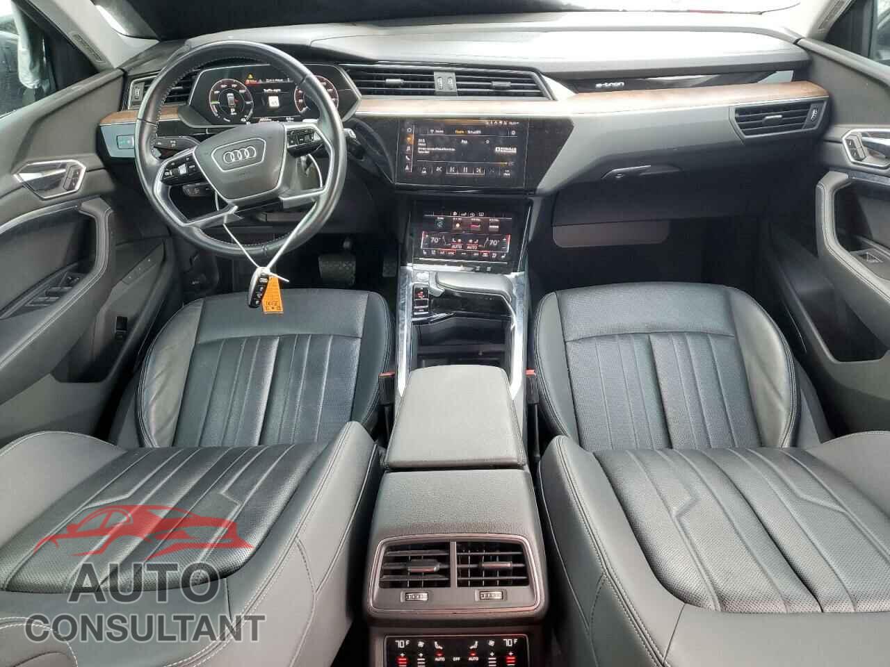 AUDI E-TRON 2019 - WA1LAAGE8KB024694