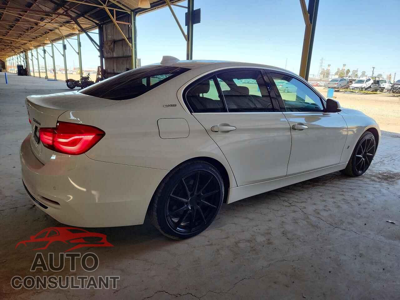 BMW 3 SERIES 2018 - WBA8E1C52JA756813