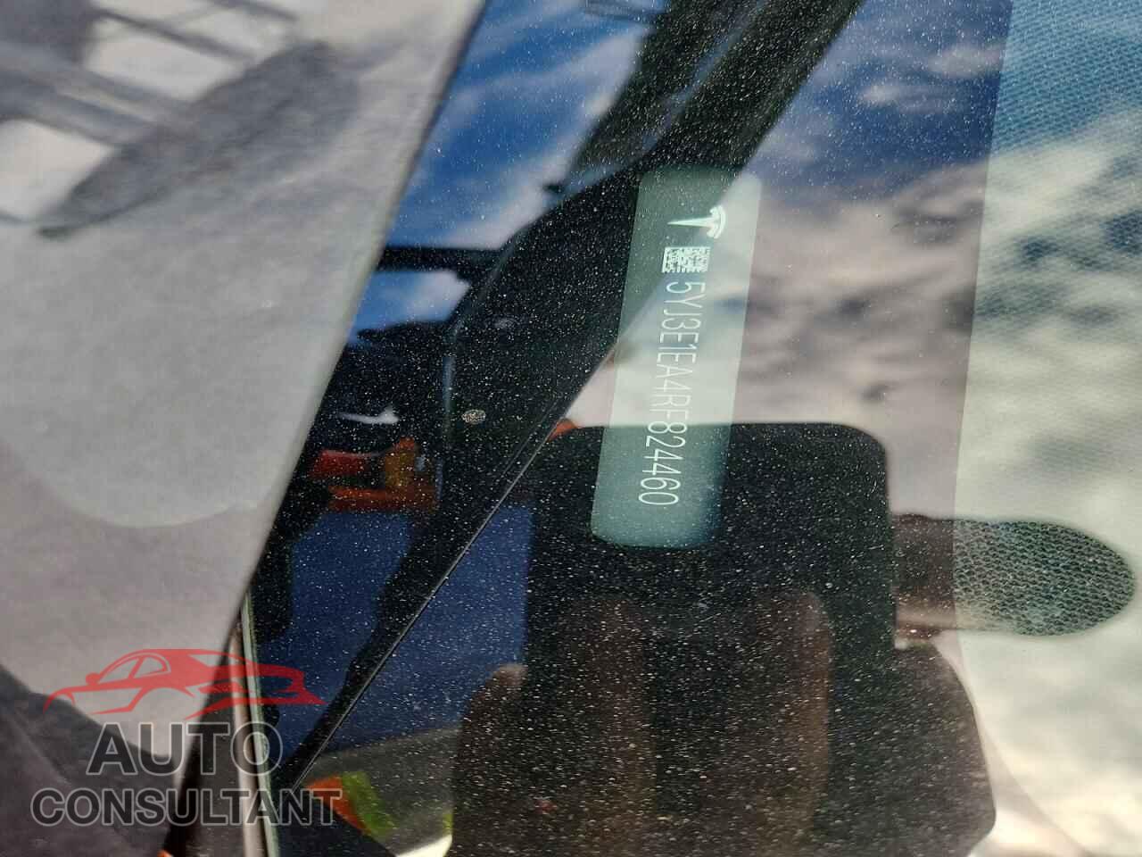 TESLA MODEL 3 2024 - 5YJ3E1EA4RF824460