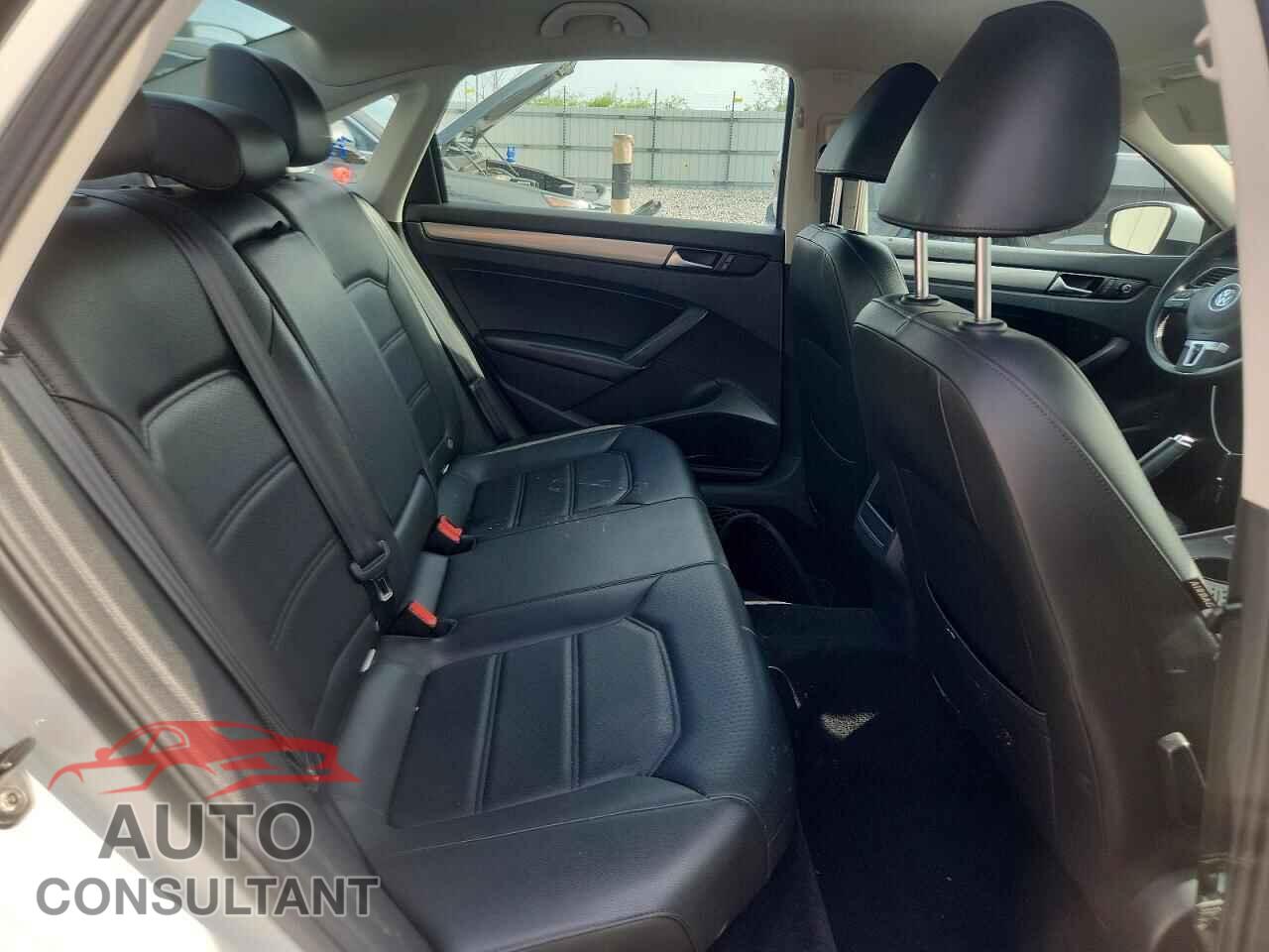 VOLKSWAGEN PASSAT 2014 - 1VWAT7A33EC092026