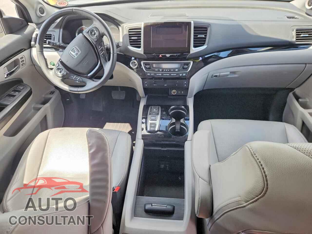 HONDA PILOT 2018 - 5FNYF6H02JB009553