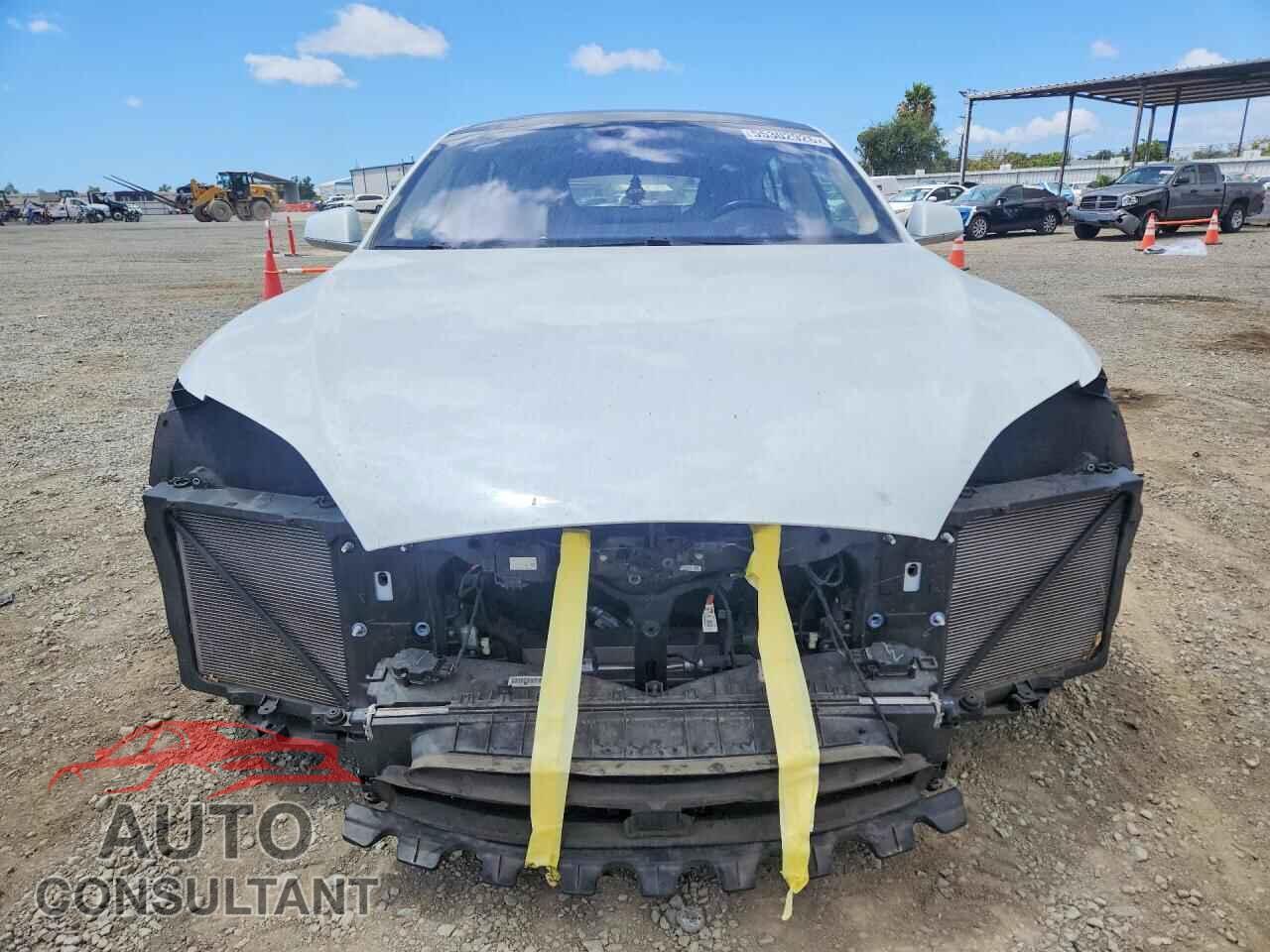 TESLA MODEL S 2015 - 5YJSA1E28FF118930
