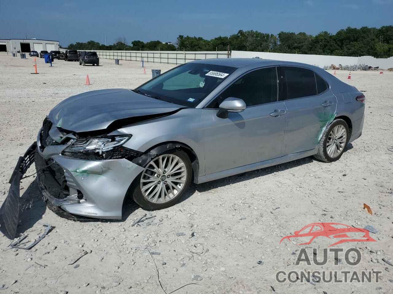 TOYOTA CAMRY 2018 - 4T1B11HK1JU117397