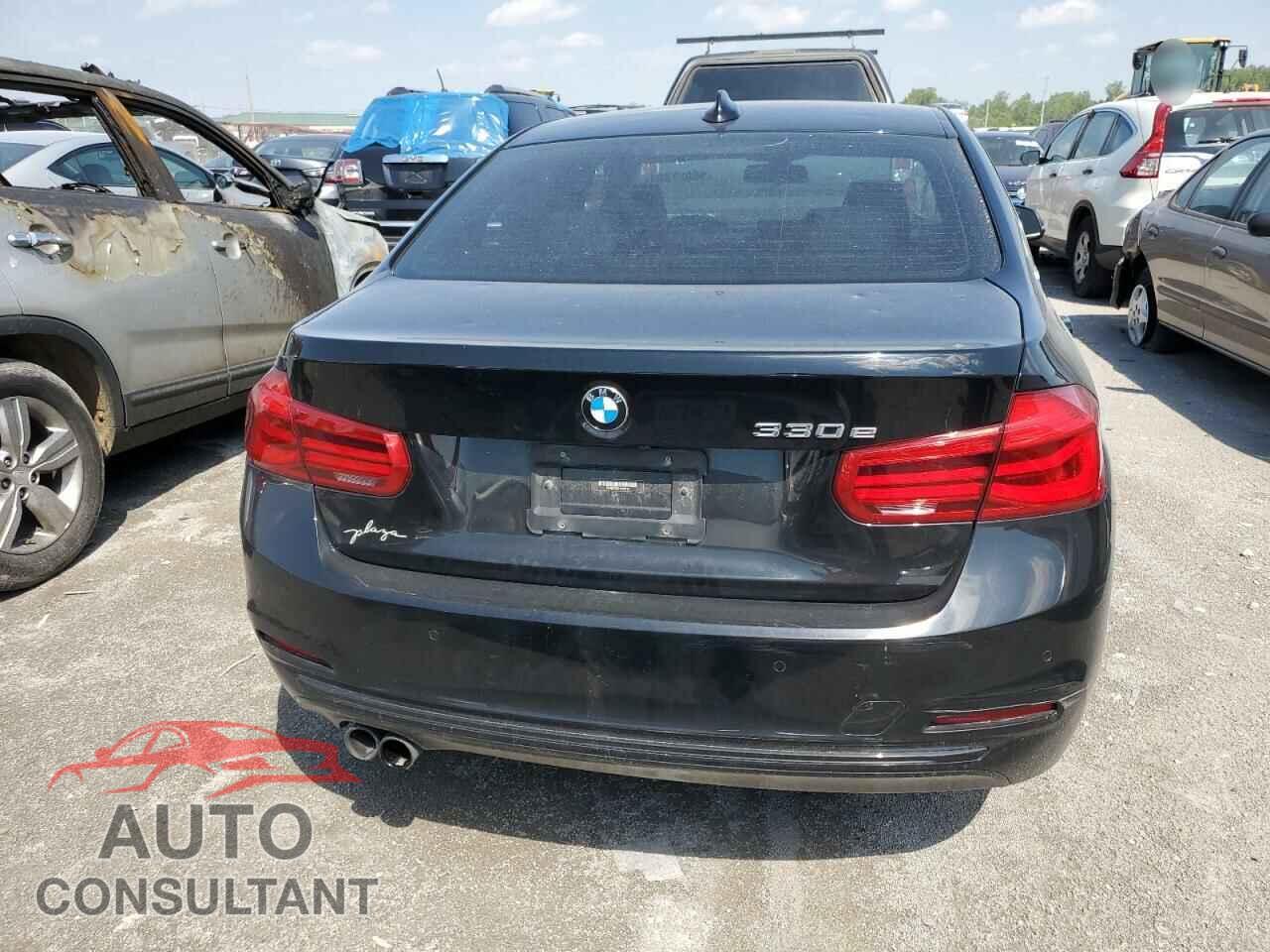 BMW 3 SERIES 2017 - WBA8E1C5XHK480319