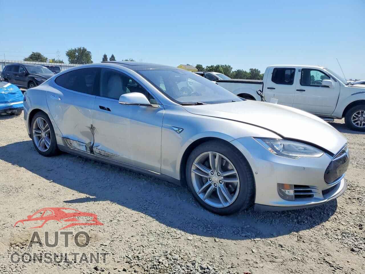 TESLA MODEL S 2015 - 5YJSA1E22FF120253