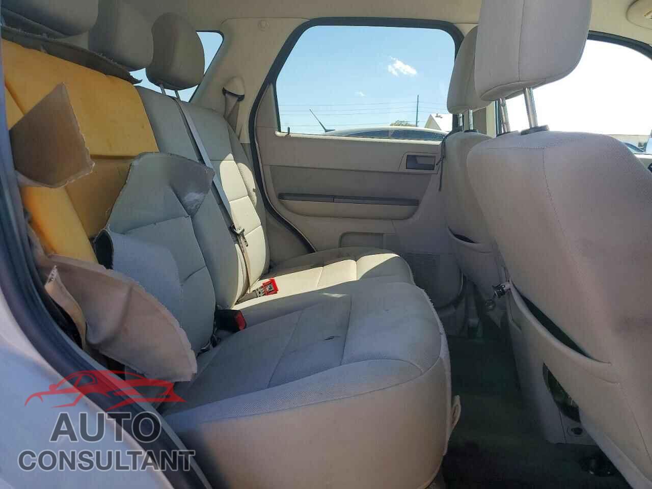 FORD ESCAPE 2010 - 1FMCU9DG8AKD08273