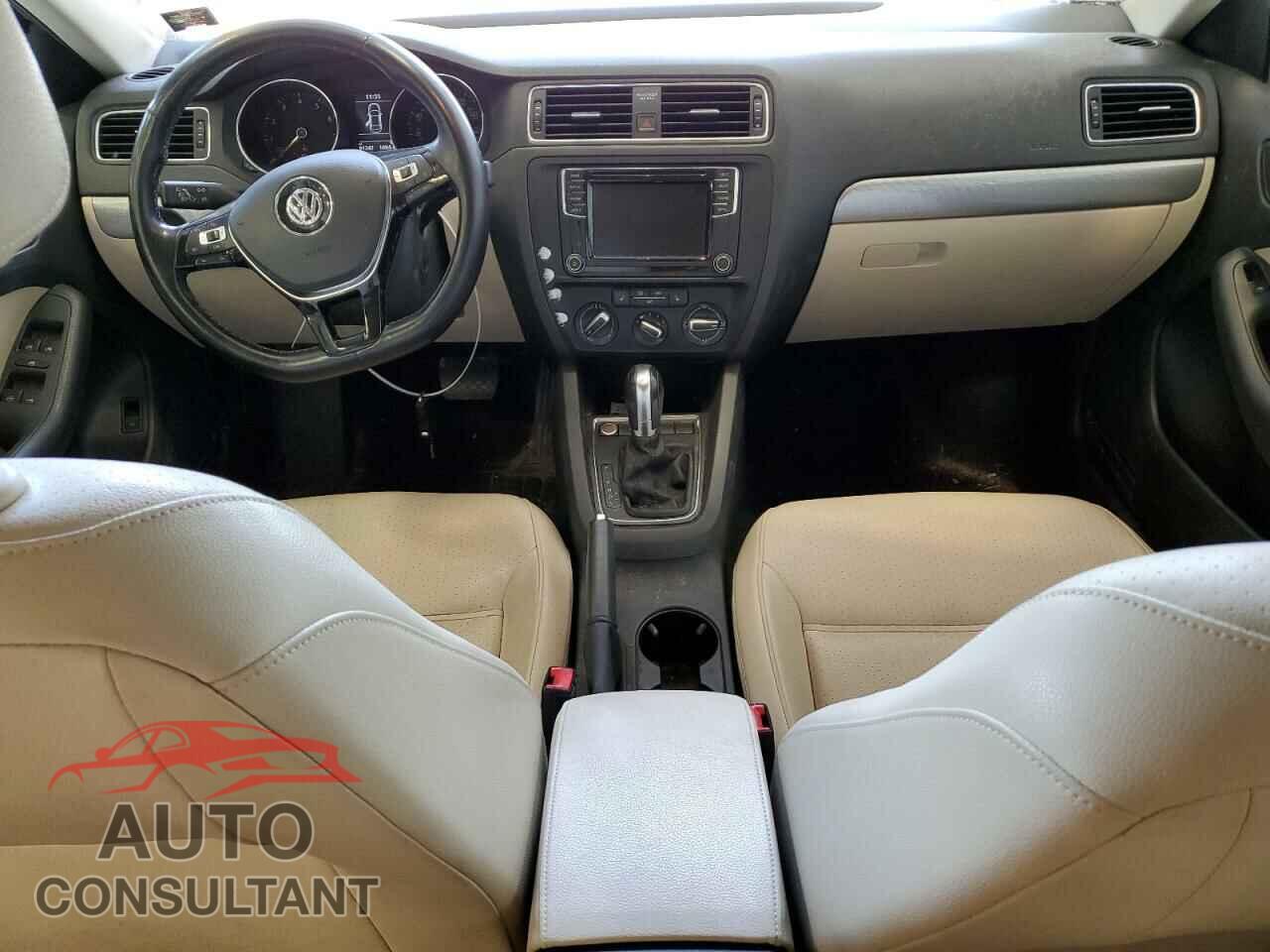 VOLKSWAGEN JETTA 2017 - 3VWDB7AJ8HM200903