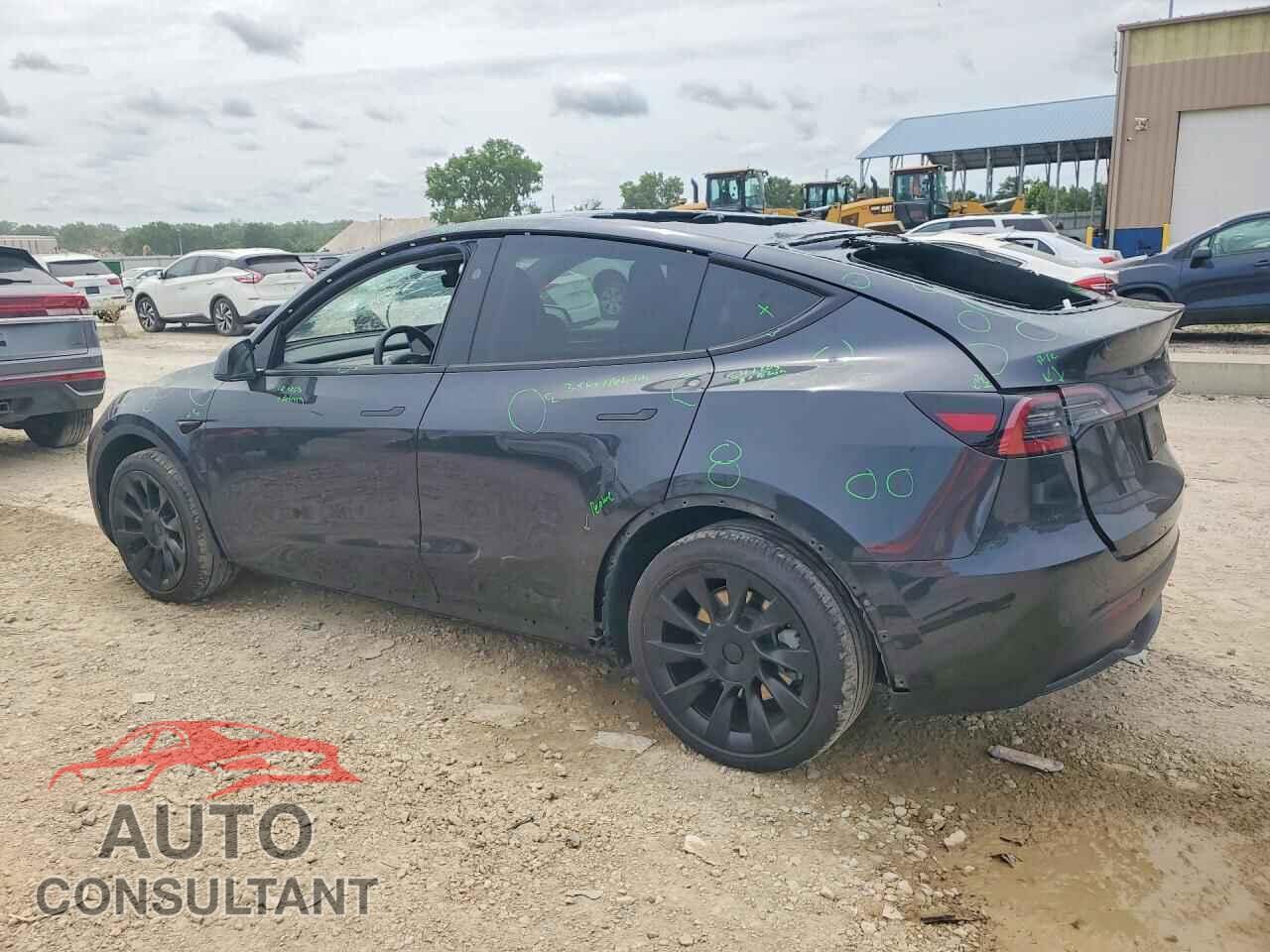 TESLA MODEL Y 2024 - 7SAYGDEE0RF024973