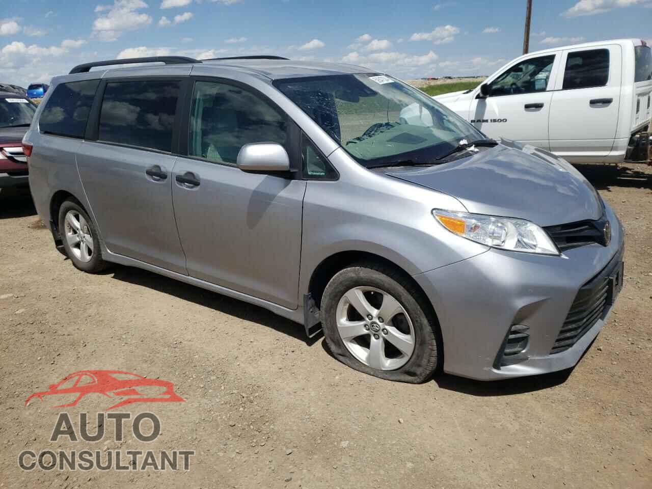 TOYOTA SIENNA 2018 - 5TDZZ3DC8JS932111