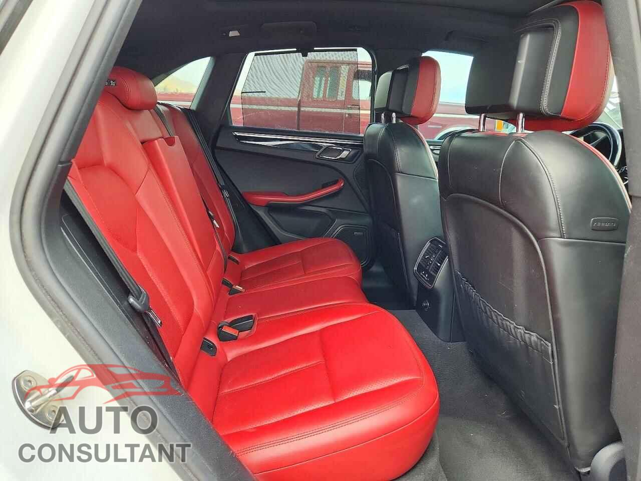 PORSCHE MACAN 2015 - WP1AB2A56FLB43013