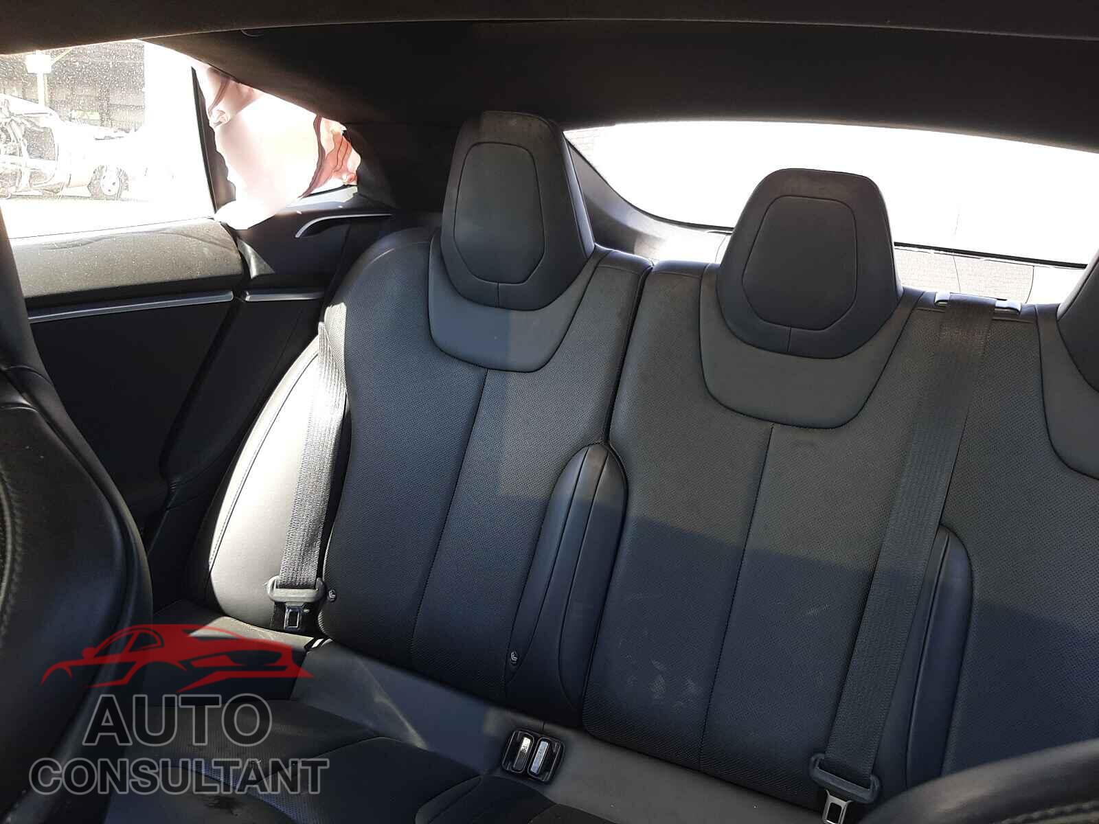 TESLA MODEL S 2017 - 5YJSA1E10HF176816