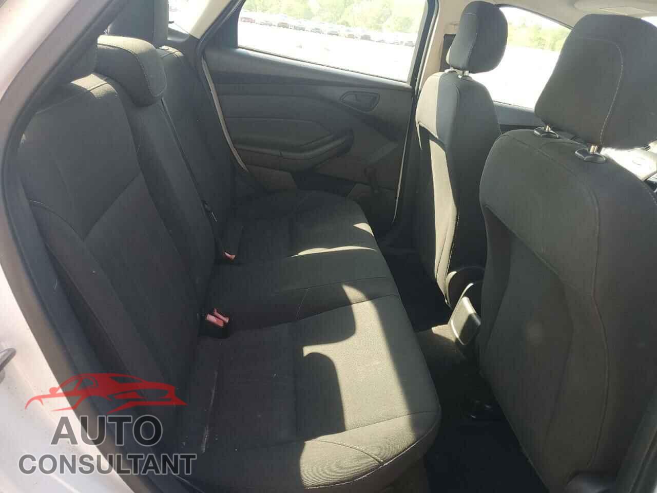 FORD FOCUS 2015 - 1FADP3E2XFL381779
