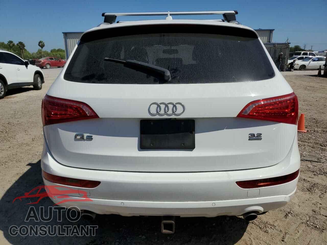 AUDI Q5 2010 - WA1LKAFP2AA105100