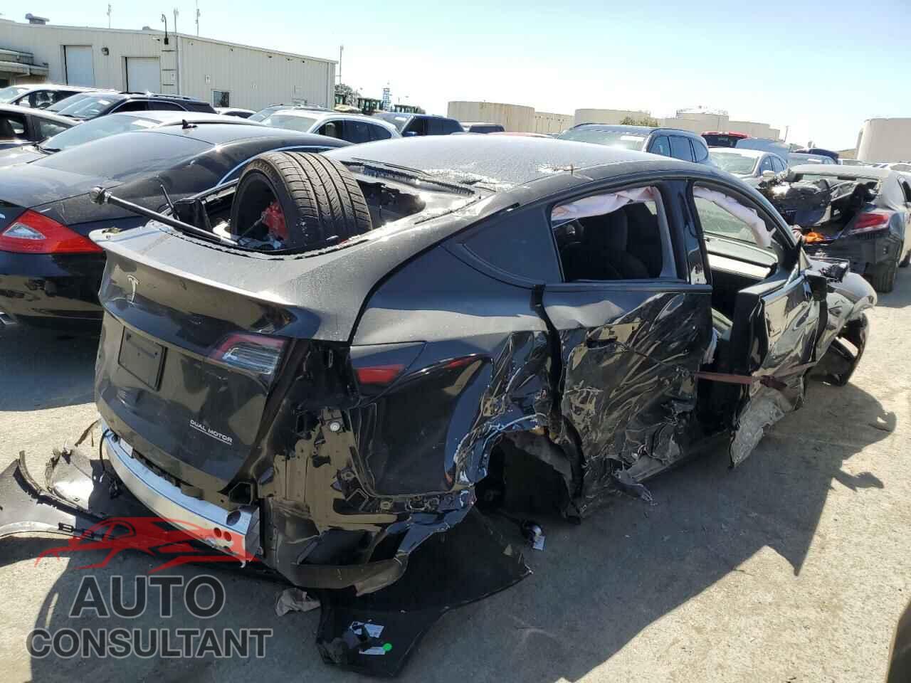 TESLA MODEL Y 2023 - 7SAYGDEF8PF920587