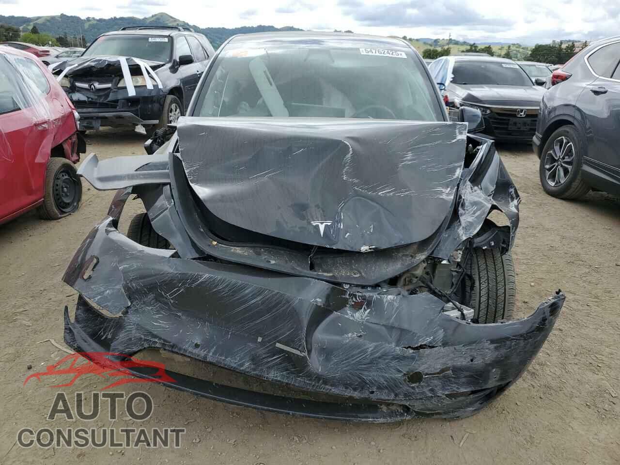 TESLA MODEL Y 2021 - 5YJYGDEE7MF093942
