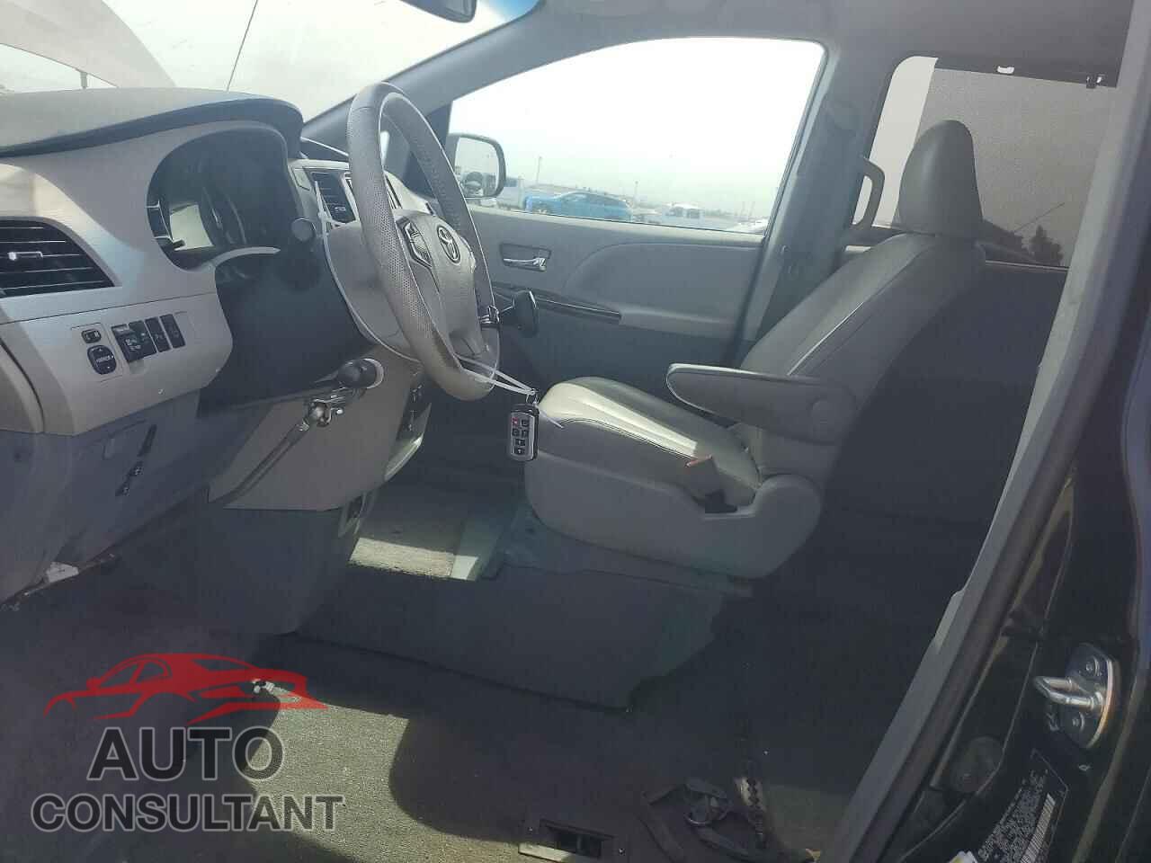 TOYOTA SIENNA 2013 - 5TDYK3DC8DS389511