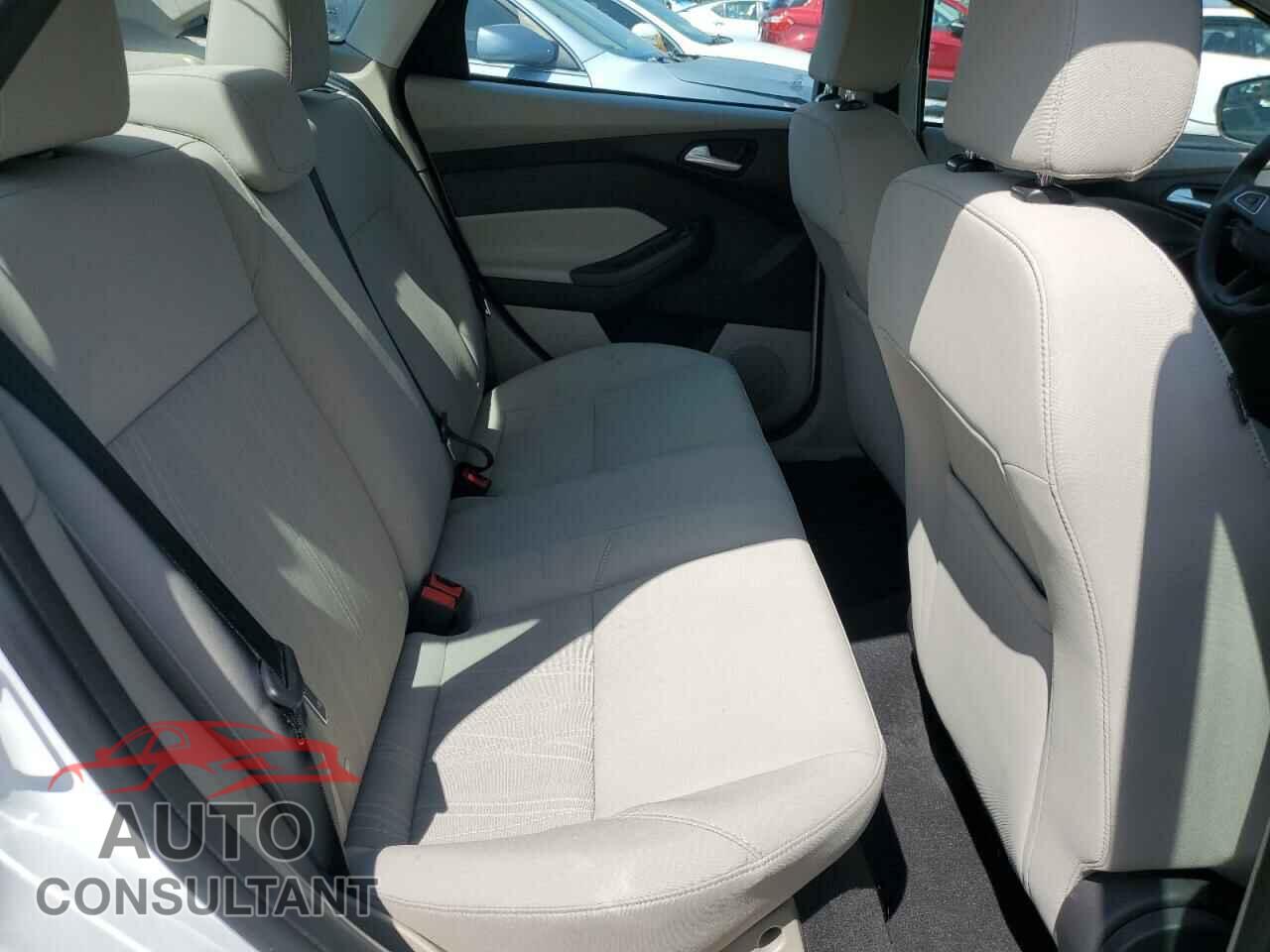 FORD FOCUS 2015 - 1FADP3F22FL259660
