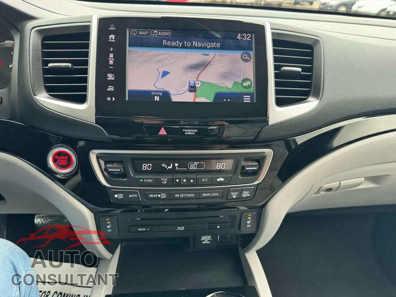 HONDA PILOT 2017 - 5FNYF6H99HB102465