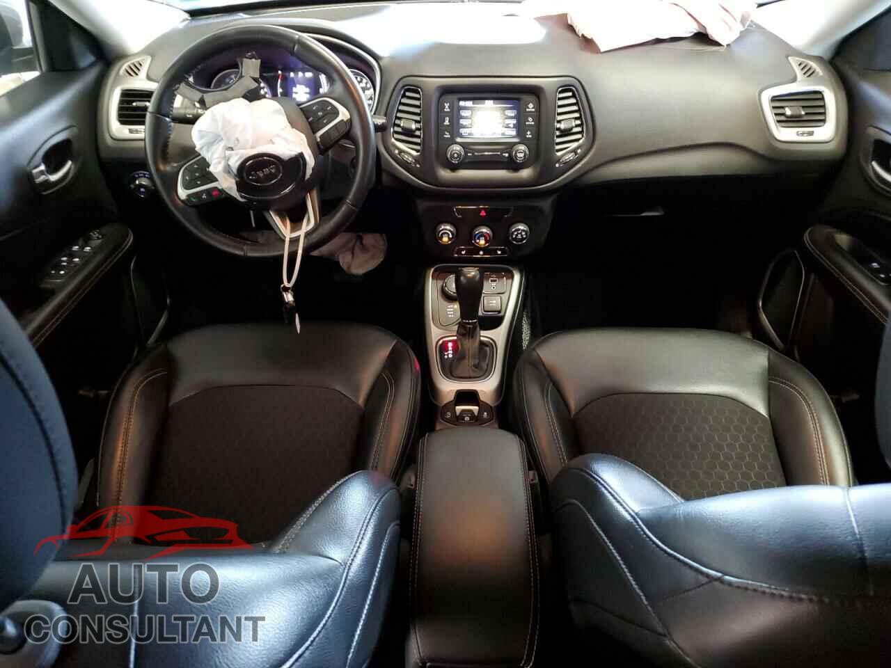 JEEP COMPASS 2018 - 3C4NJDBB4JT418641