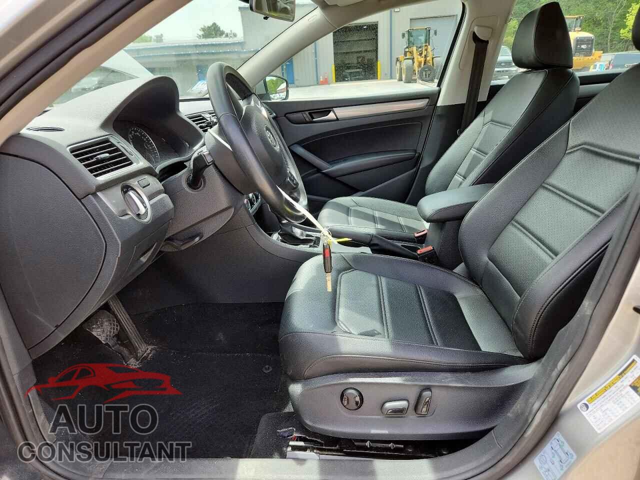VOLKSWAGEN PASSAT 2014 - 1VWAT7A33EC097792