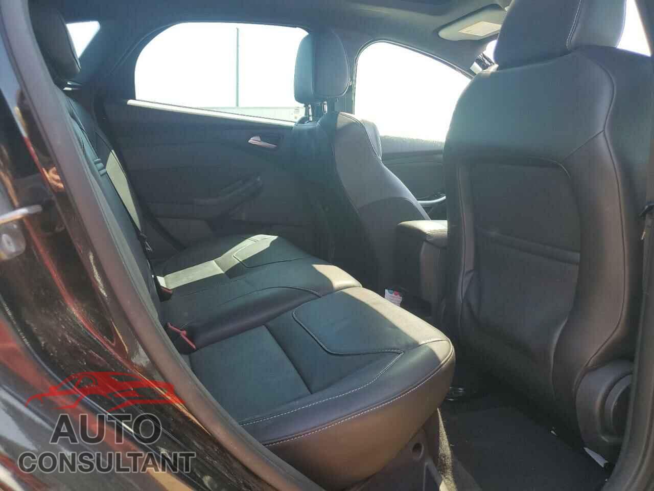 FORD FOCUS 2015 - 1FADP3L95FL370950