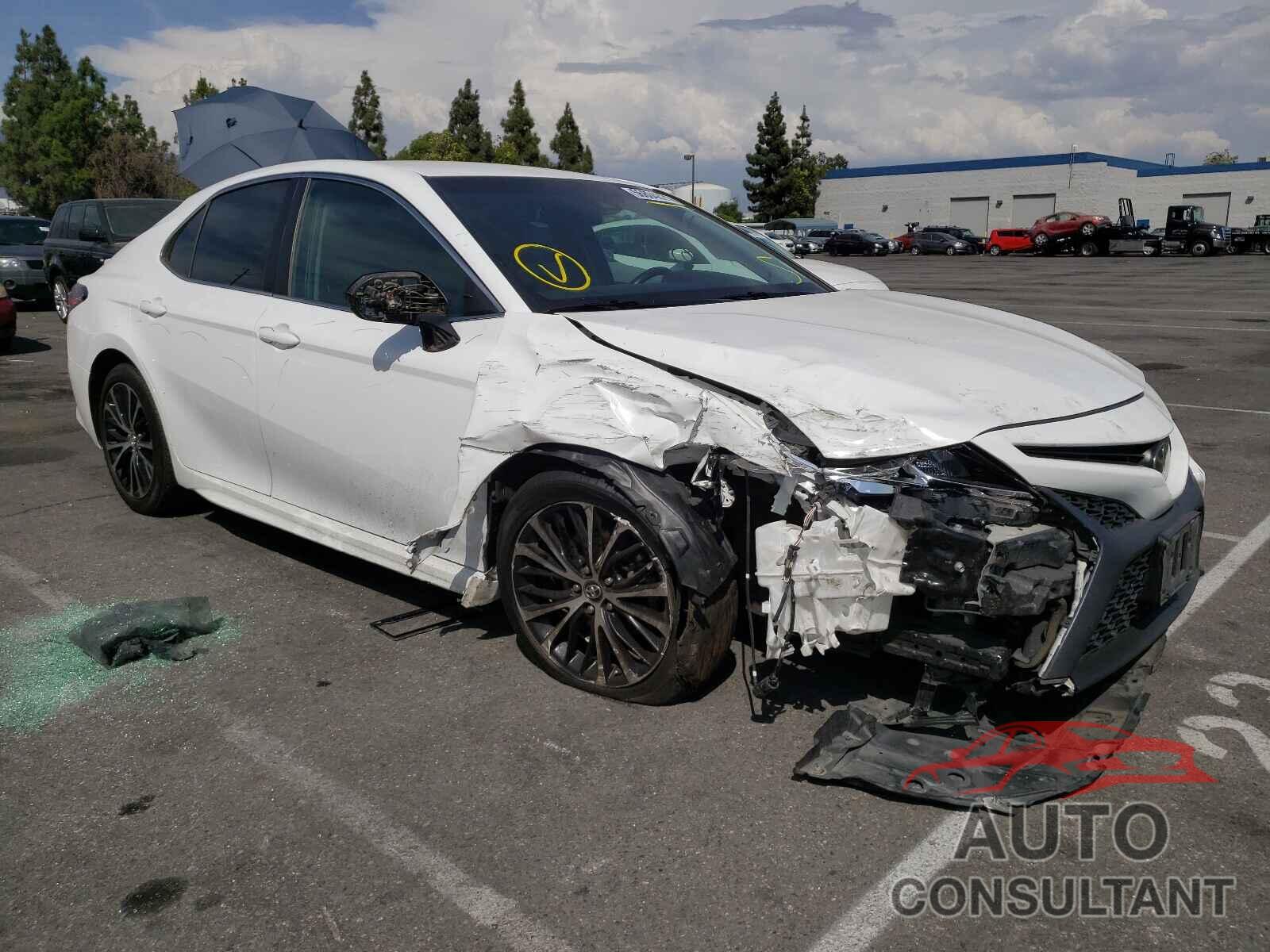 TOYOTA CAMRY 2018 - 4T1B11HK3JU047806