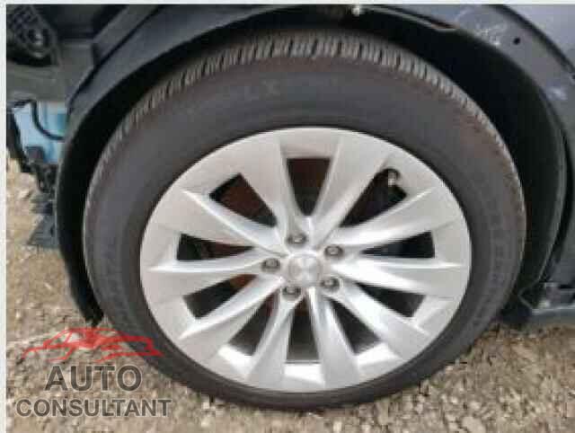 TESLA MODEL X 2016 - 5YJXCBE21GF013007