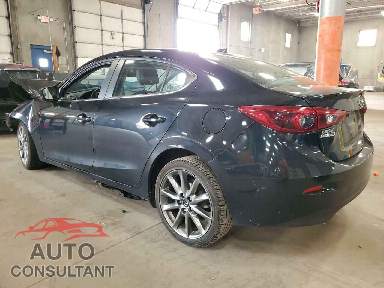 MAZDA 3 2018 - 3MZBN1W37JM186181